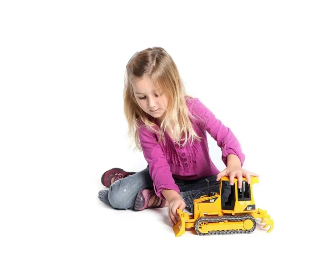 1:16 CATERPILLAR Track-Type Tractor w/Ripp