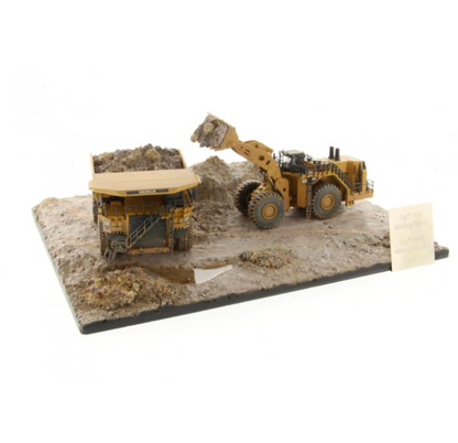 Diecast Masters 85762 - Cat 797 Truck + CAT 994K Loader & Diorama Weathered Series - Scale 1:50 LIMITED EDTION