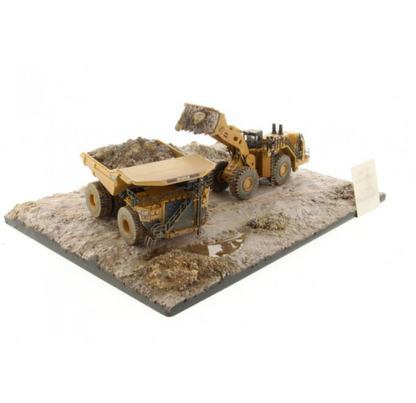 Diecast Masters 85762 - Cat 797 Truck + CAT 994K Loader & Diorama Weathered Series - Scale 1:50 LIMITED EDTION