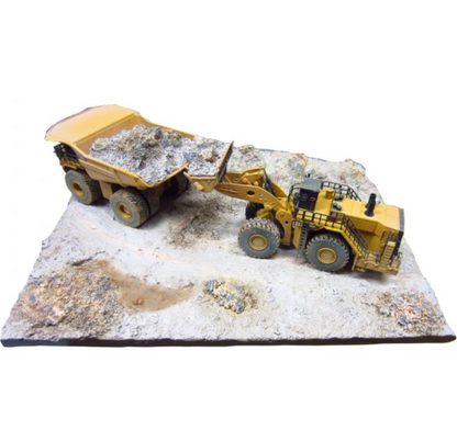 Diecast Masters 85762 - Cat 797 Truck + CAT 994K Loader & Diorama Weathered Series - Scale 1:50 LIMITED EDTION
