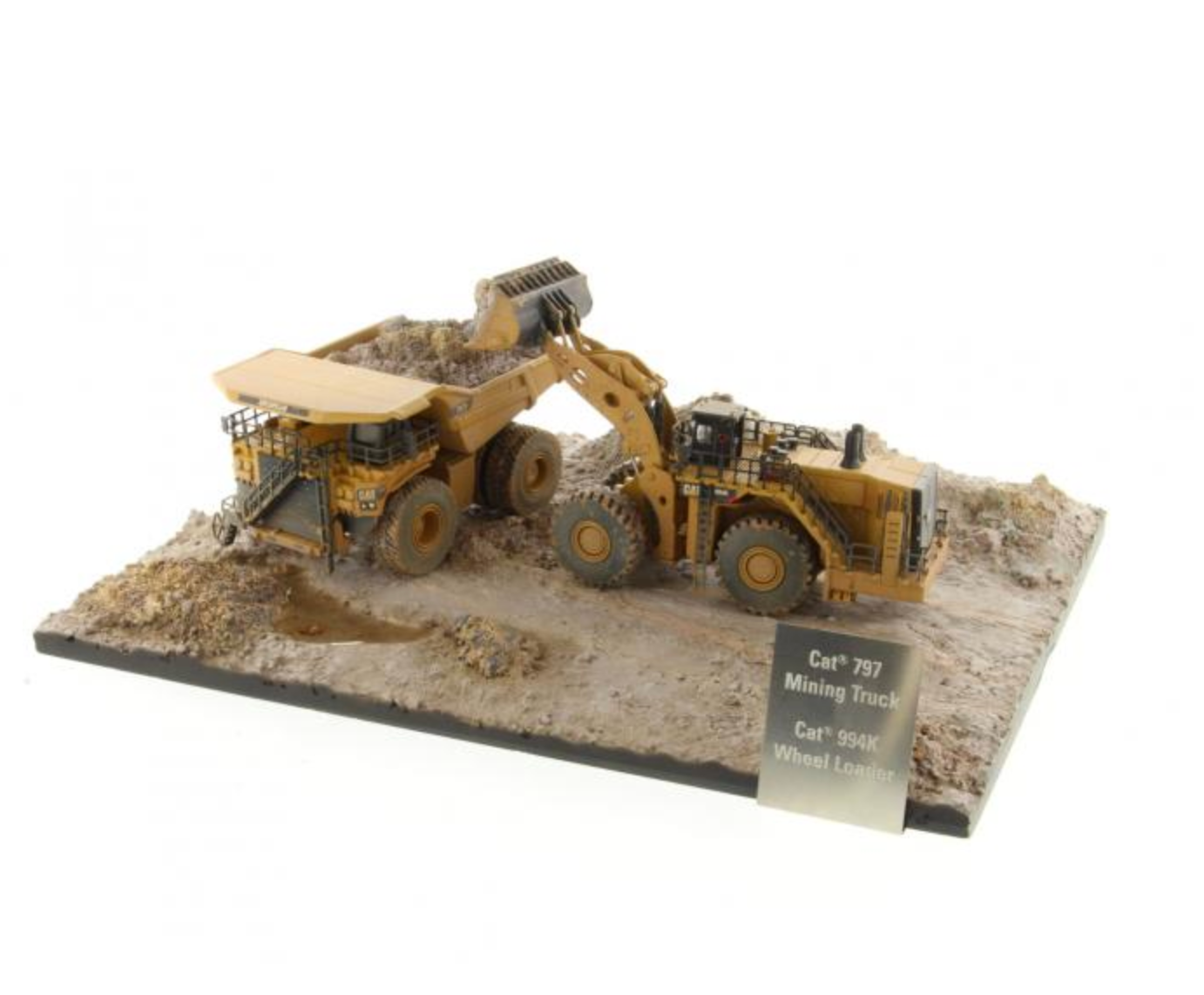 Diecast Masters 85762 - Cat 797 Truck + CAT 994K Loader & Diorama Weathered Series - Scale 1:50 LIMITED EDTION