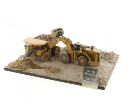 Diecast Masters 85762 - Cat 797 Truck + CAT 994K Loader & Diorama Weathered Series - Scale 1:50 LIMITED EDTION