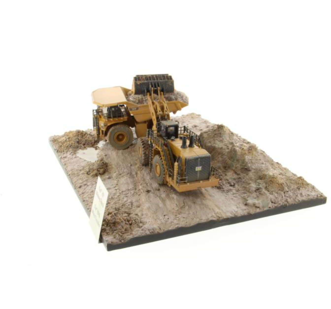 Diecast Masters 85762 - Cat 797 Truck + CAT 994K Loader & Diorama Weathered Series - Scale 1:50 LIMITED EDTION