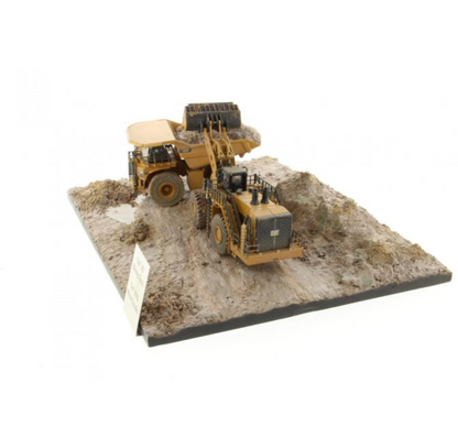 Diecast Masters 85762 - Cat 797 Truck + CAT 994K Loader & Diorama Weathered Series - Scale 1:50 LIMITED EDTION