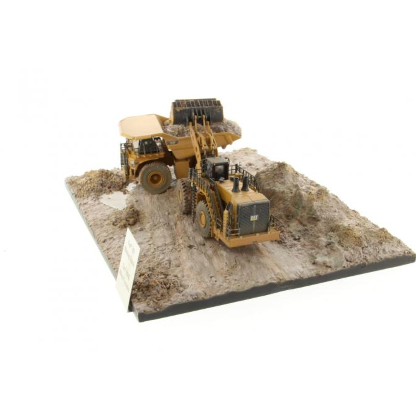 Diecast Masters 85762 - Cat 797 Truck + CAT 994K Loader & Diorama Weathered Series - Scale 1:50 LIMITED EDTION